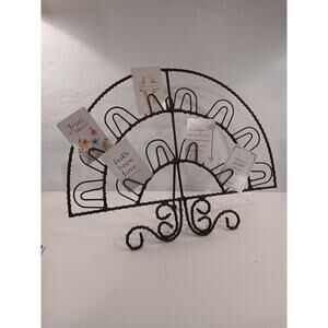 Black Metal And Wire Table Top Art Piece Half Circle Holds Photos Cards & More